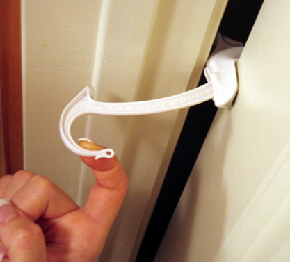 DOOR MONKEY Child Proof Door Lock & Pinch Guard - For Door Knobs & Lever  Handles - Easy to Install - No Tools or Tape Required - Baby Safety Door  Lock